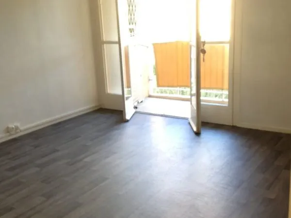 Appartement 1 pièce - 29,75 m2 - rue Désirée Clary