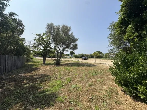 TERRAIN A BATIR AVEC PERMIS LIBRE CONSTRUCTEUR