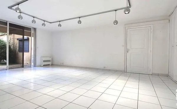Immeuble commercial 139 m²