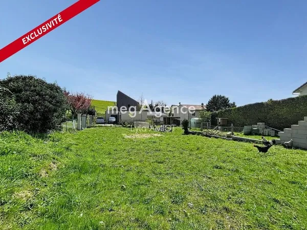 TERRAIN A BATIR DANS VILLAGE AU CALME