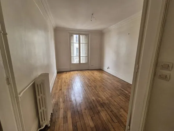STUDIO À VENDRE - PARIS 15e - RUE DE L'ABBÉ GROULT / QUARTIER SAINT-LAMBERT