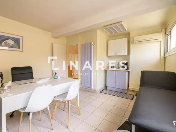Bureaux 61 m²