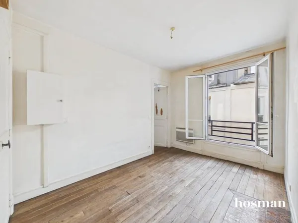 Idéal investisseur à rénover - 2 pièces 24 m² - dernier étage - studio possible - Boulevard Ornano, 