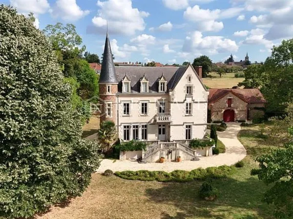 Elégant château du XIXe siècle dans le bocage Bourbonnais
