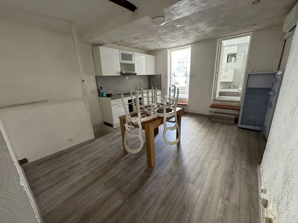 Appartement de 3 pièces à vendre à Toulon en rez-de-chaussée, bon état