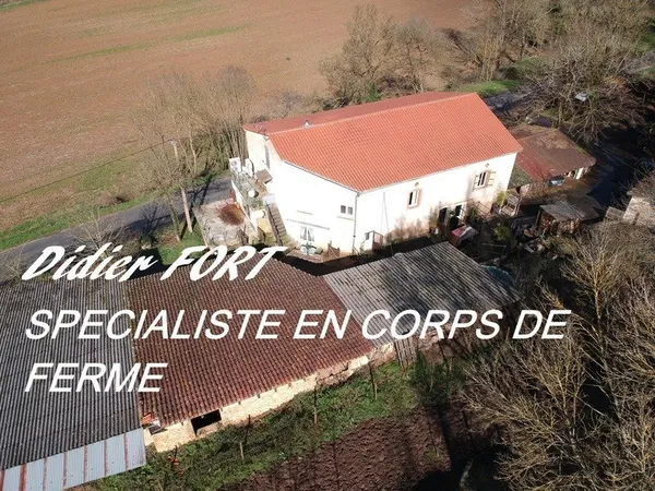 CORPS DE FERME DONT 2 MAISONS RENOVEES GRANDES DEPENDANCES FAUCH 299000€