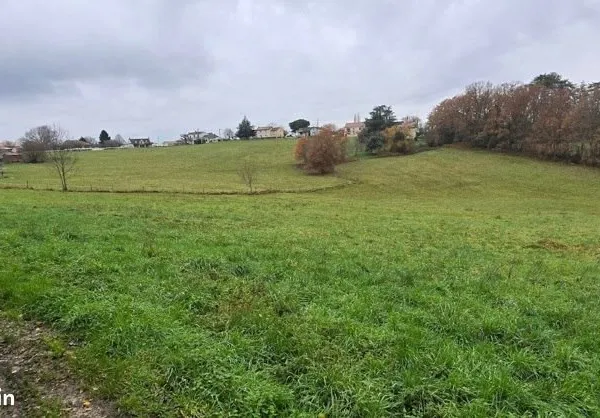 Terrain 2 400 m² Limeyrat