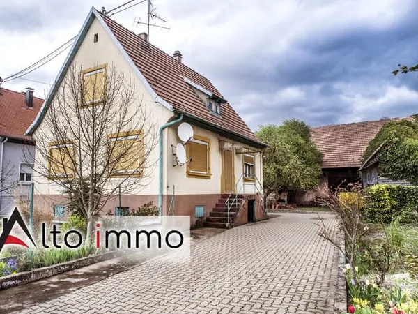 Maison de 90m2 à rénover disposant d'un grand terrain de 7,9