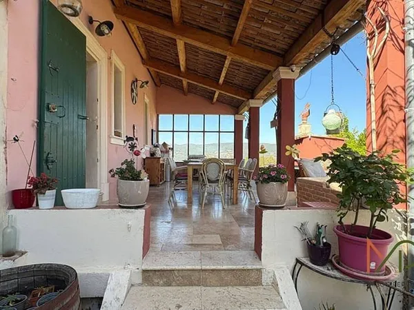 Maison 7 pièces 445 m²