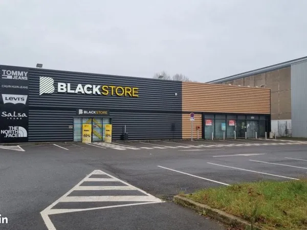 Local commercial 1500 m² YZEURE