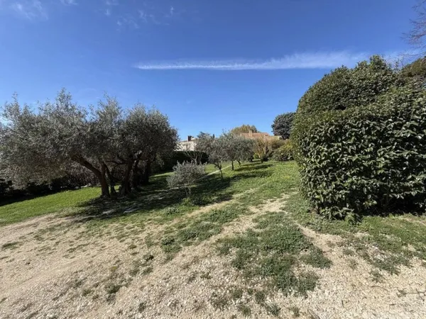 Terrain 808 m²
