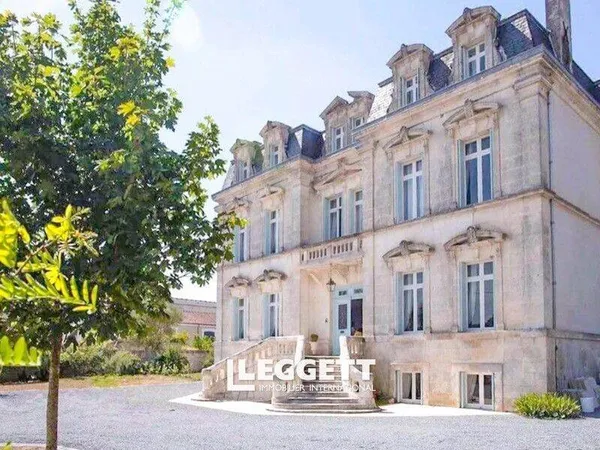 Château 17 pièces 903 m²