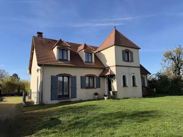 15 min Auxerre - Beau pavillon 6 pièces - 170 m² - Piscine - Grand terrain