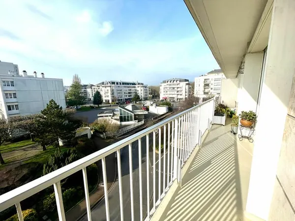 Appartement familial 102 m² avec balcon et parking ? Saint-Gratien