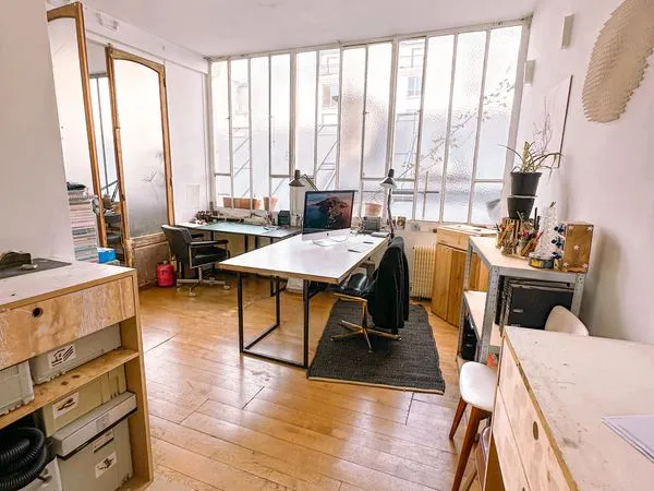 Espace indépendant fermé de 20 m² dans espace partagé à Paris 11e