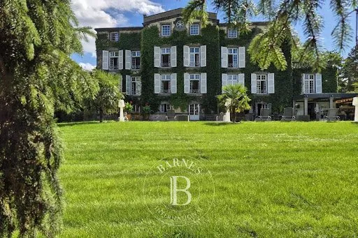 Château 15 pièces 1548 m²