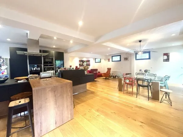 Superbe Loft de 6 pièces avec garage et spacieux patio