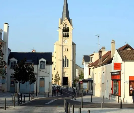 Chambre lumineuse en colocation Duplex - Les Mureaux centre