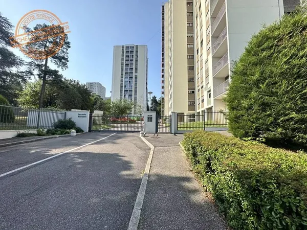 Appartement T3 avec cave et garage.