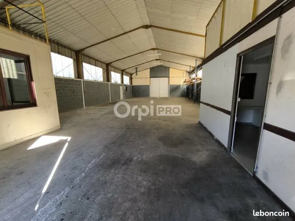 Local d'activité 250 m²