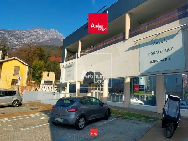 Local commercial 553 m²