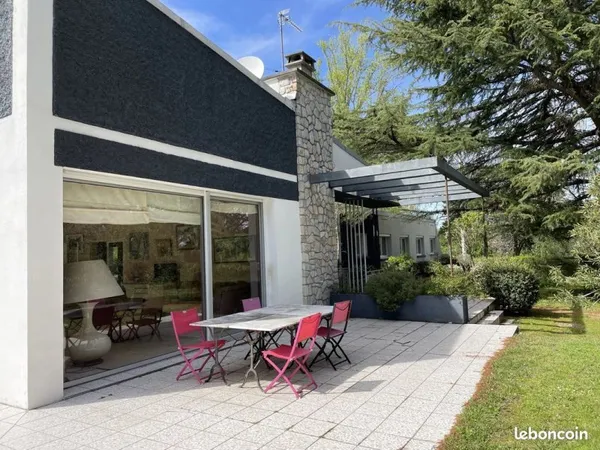 Villa 8 pièces 278 m²