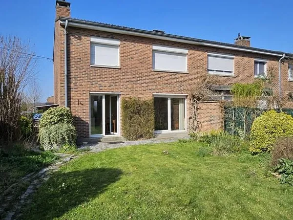 Maison familiale avec jardin à Neuville-en-Ferrain