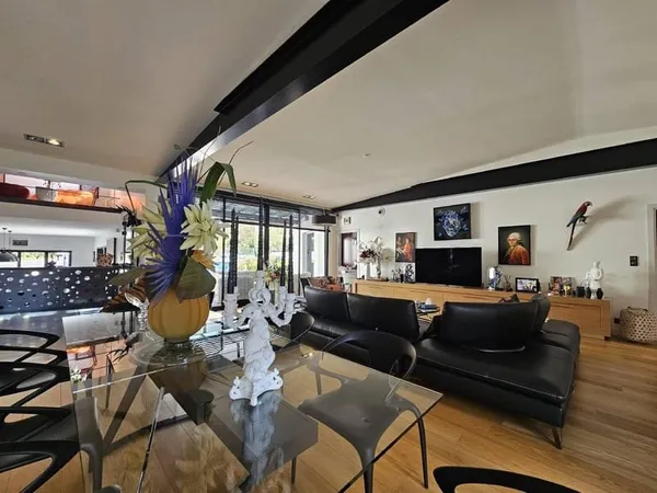 Maison 9 pièces 338 m²