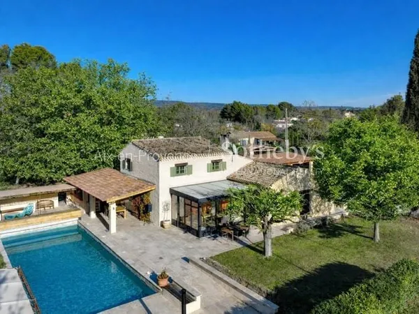 Maison 10 pièces 200 m²