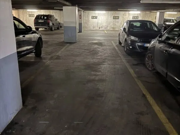 Stationnement Location Paris   23800€