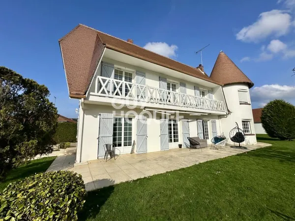 MAISON À VENDRE DE 7 PIÈCES DE 235,00 M²