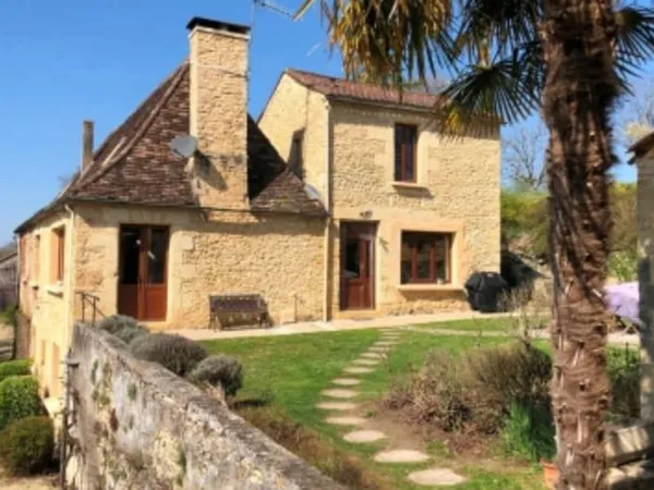 Propriété périgourdine élégante avec maison d'amis, pigeonnier/studio, piscine et jardin de 5 000 m²