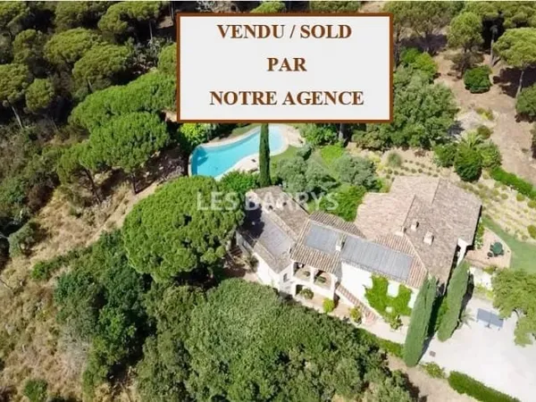 Villa 9 pièces 266 m²
