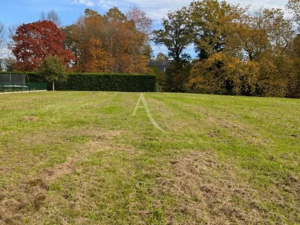 Terrain 600 m²
