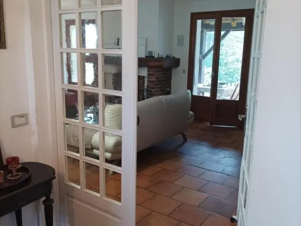 Maison avec sous-sol dans un parc arboré avec piscine, à deux