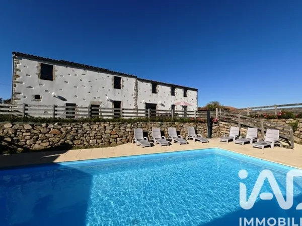 Maison 13 pièces 251 m²
