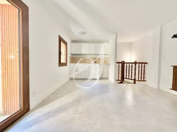 Maison de village de type 3, comprenant 1 chambre & 1 bureau