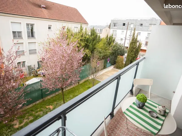 Appartement T1 lumineux - résidence calme - proche transports Livry-Gargan
