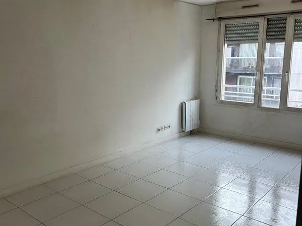 Studio à Bondy, proche gare RER E