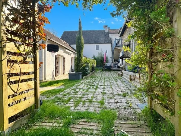 Sur la charmante commune de Tigeaux, à 5 minutes de Crécy-La