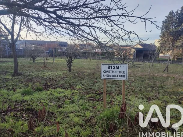 Terrain 813 m²