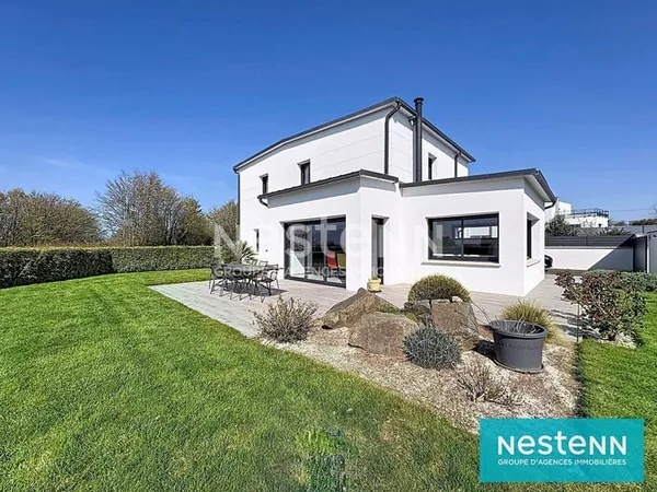 Maison contemporaine à vendre à Plaintel - 6 chambres, 150 m², sur 600 m² de jardin ! Très jolies pr