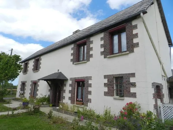MAISON DE 125 M² HAB, 4 Chambres, avec Grand Garage.