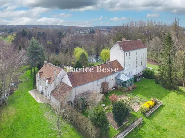 À proximité de Chenonceau, dans la vallée du Cher, un moulin fondé en titre, avec bief et étan