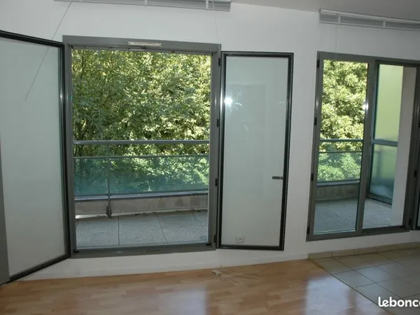 Lille Marcq-en-Baroeul St-Maur grand studio 24 m2 ; 500 euros par mois avec terrasse 8 m2 et parking