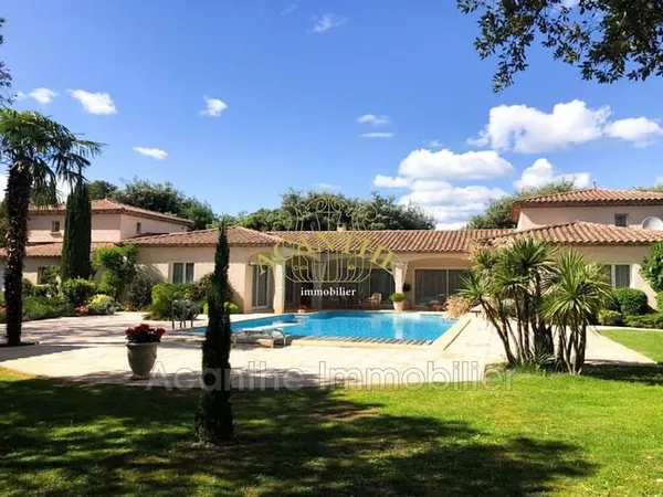 Villa 8 pièces 340 m²