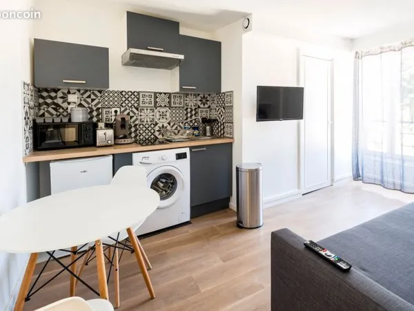 Studio meublé - Centre de Joigny - 18 m²
