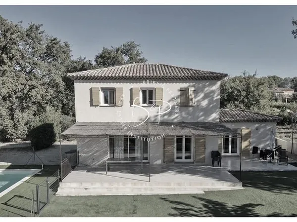 Lorgues Maison récente 4 chambres prête à vivre avec confort moderne et piscine