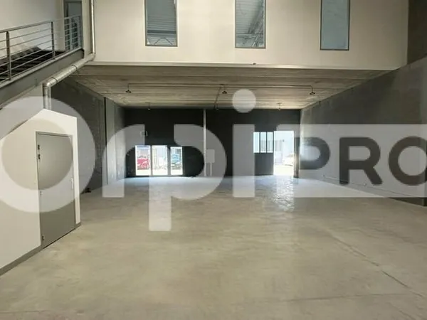 Local d'activité 269 m²