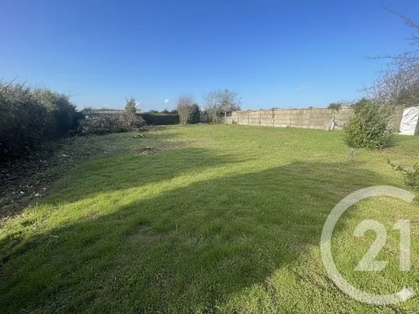 Terrain 819 m²